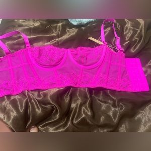 NWT Skims lace unlined balconette corset in fuchsia